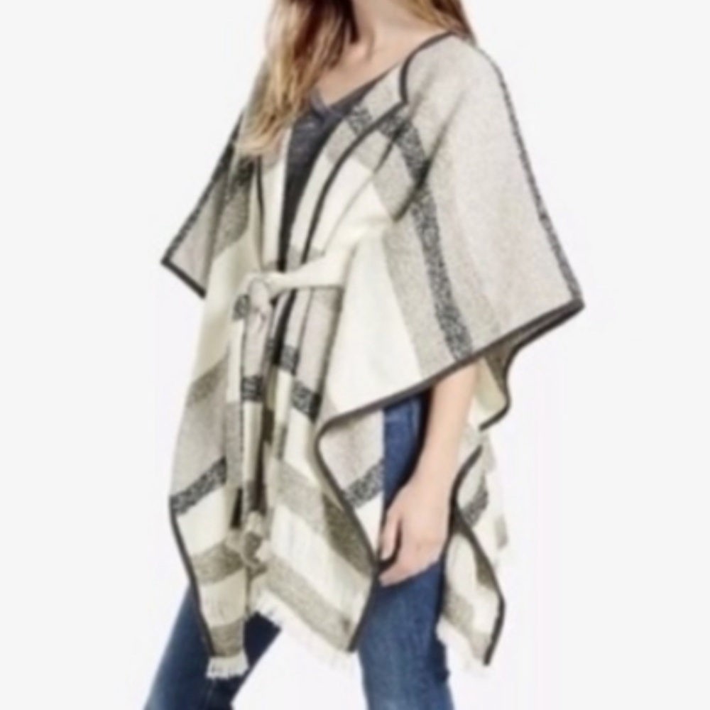 Lucky Brand Cape Tunic - Picture 2 of 7